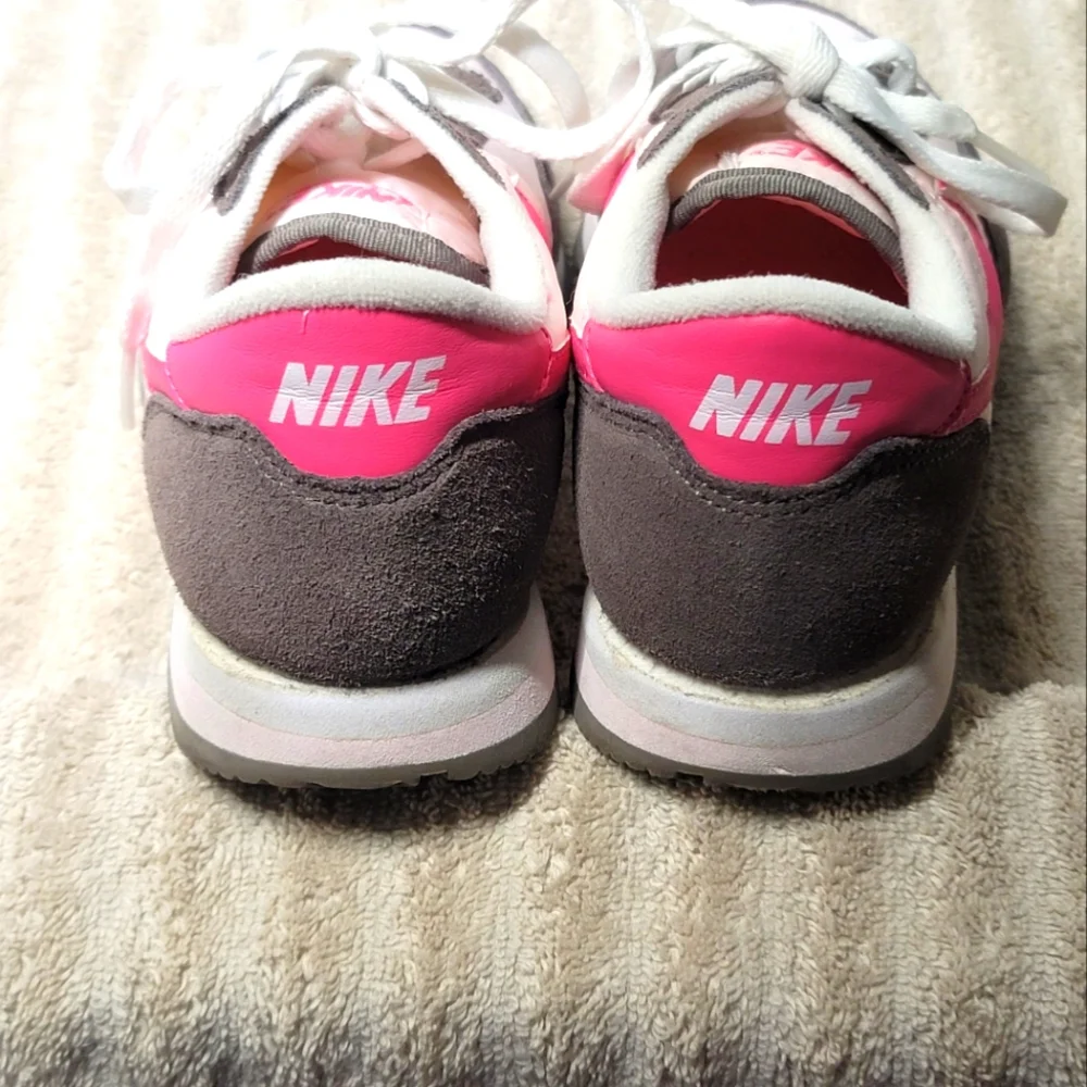 Nike Metro Plus Sneakers Pink And Grey Youth‎ 4.5